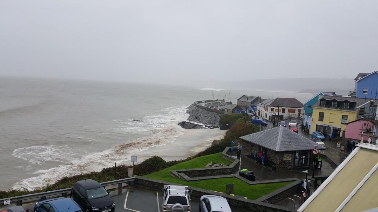 The Sup Shack Wellington Inn New Quay  Buitenkant foto